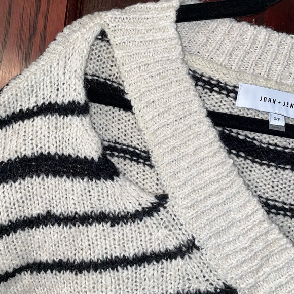 John + Jenn Oversized Striped Sweater with cutout - Picture 3 of 4